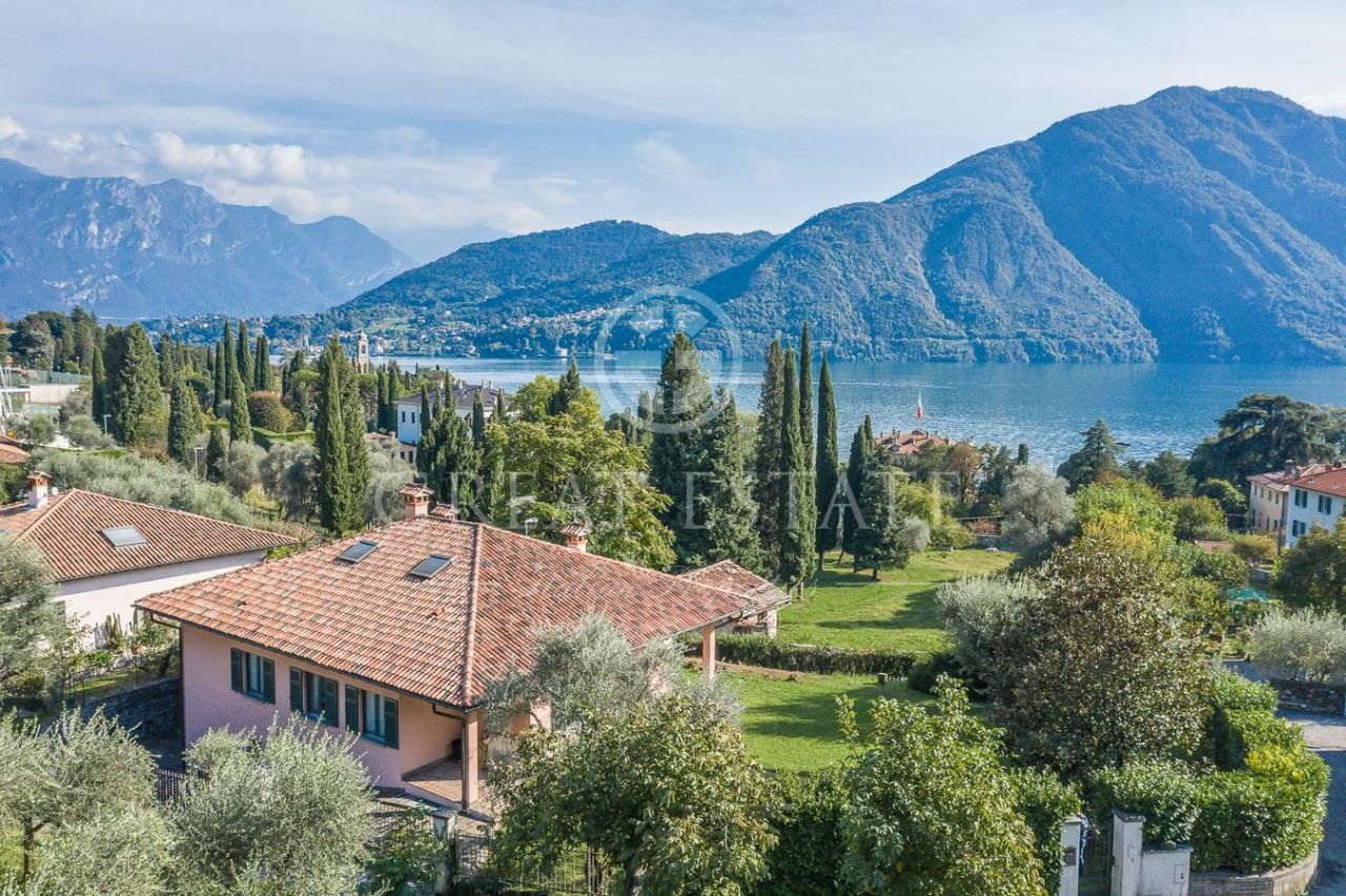 Villa on Lake Como, Italy, 380 sq.m - picture 1