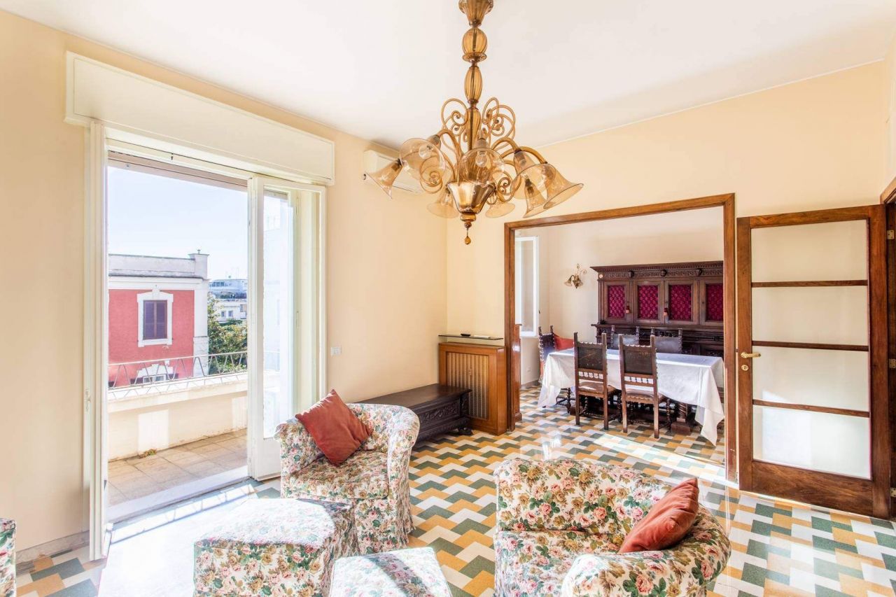 Apartamento en Roma, Italia, 120 m2 - imagen 1