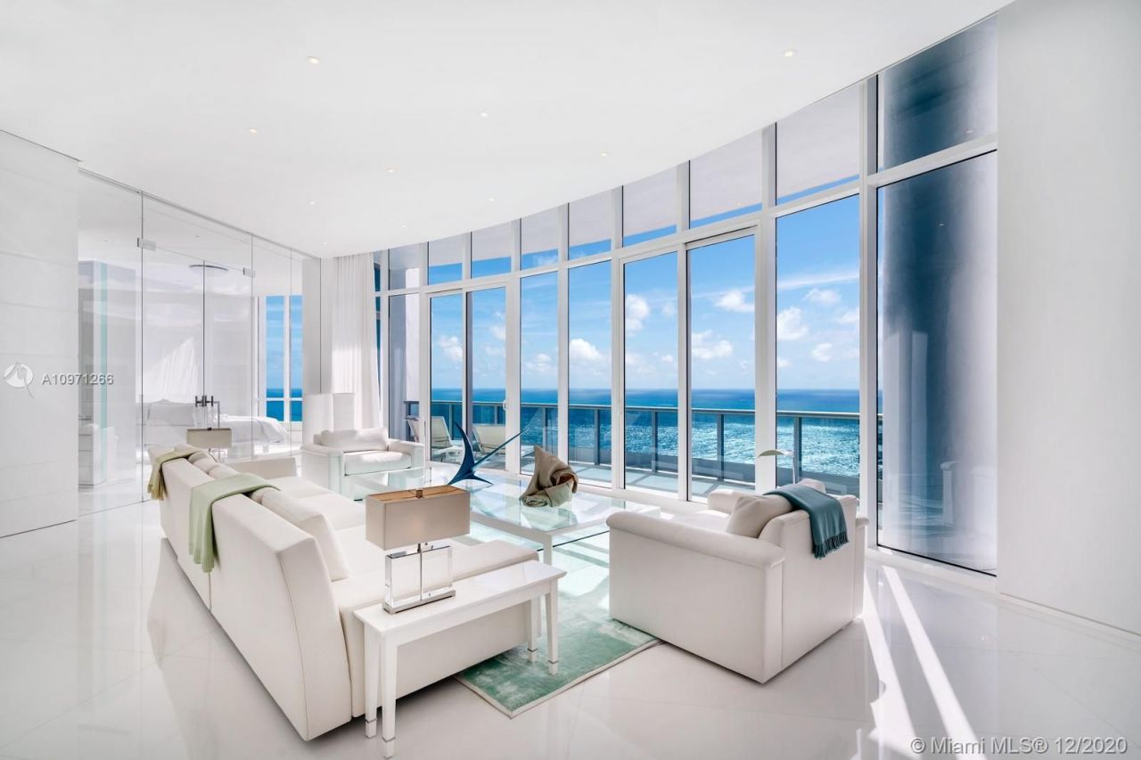 Penthouse in Miami, USA, 800 sq.m - picture 1