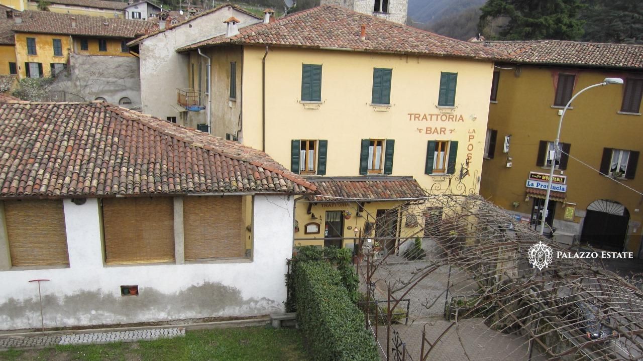 Hotel in Erba, Italy, 920 sq.m - picture 1