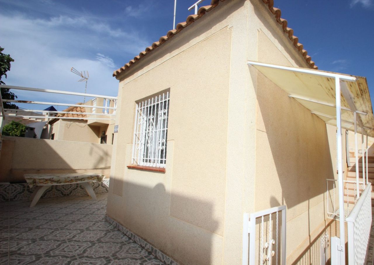 Bungalow in Torrevieja, Spain, 65 sq.m - picture 1