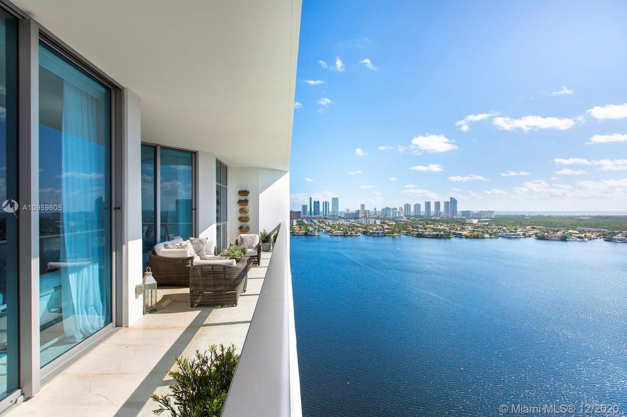 Penthouse à Miami, États-Unis, 200 m2 - image 1