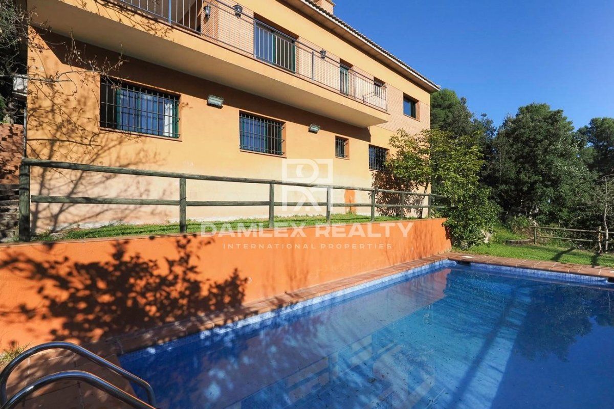 Villa in Begur, Spain, 250 sq.m - picture 1