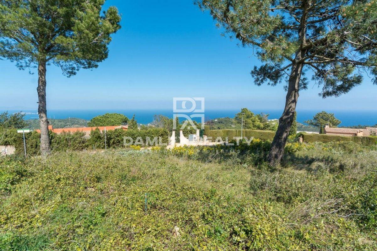 Land in Begur, Spain, 1 000 sq.m - picture 1