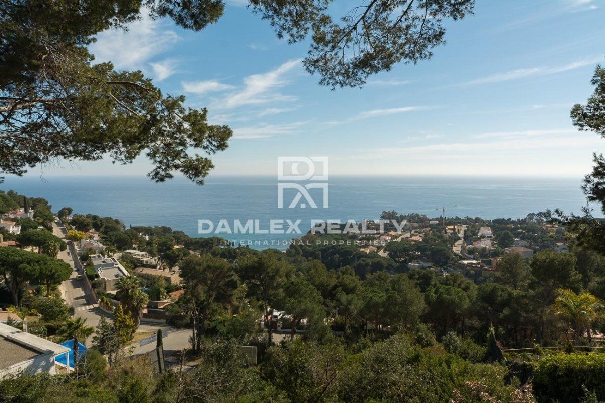 Land in Blanes, Spain, 1 574 sq.m - picture 1