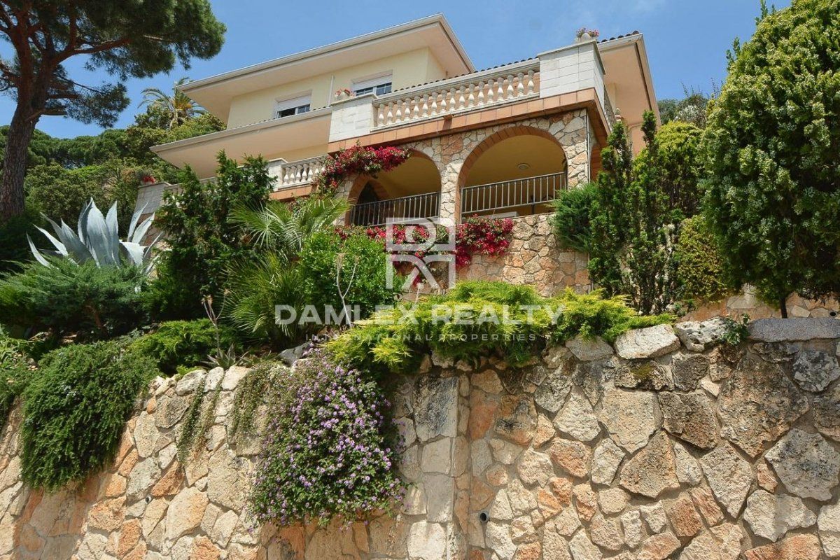 Villa in Lloret de Mar, Spain, 259 sq.m - picture 1