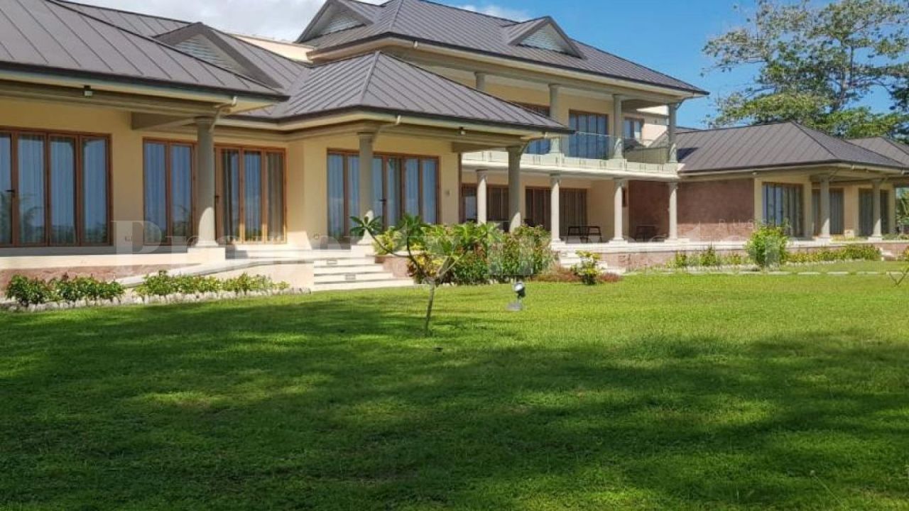 Villa à Praslin, Seychelles, 1 200 m2 - image 1