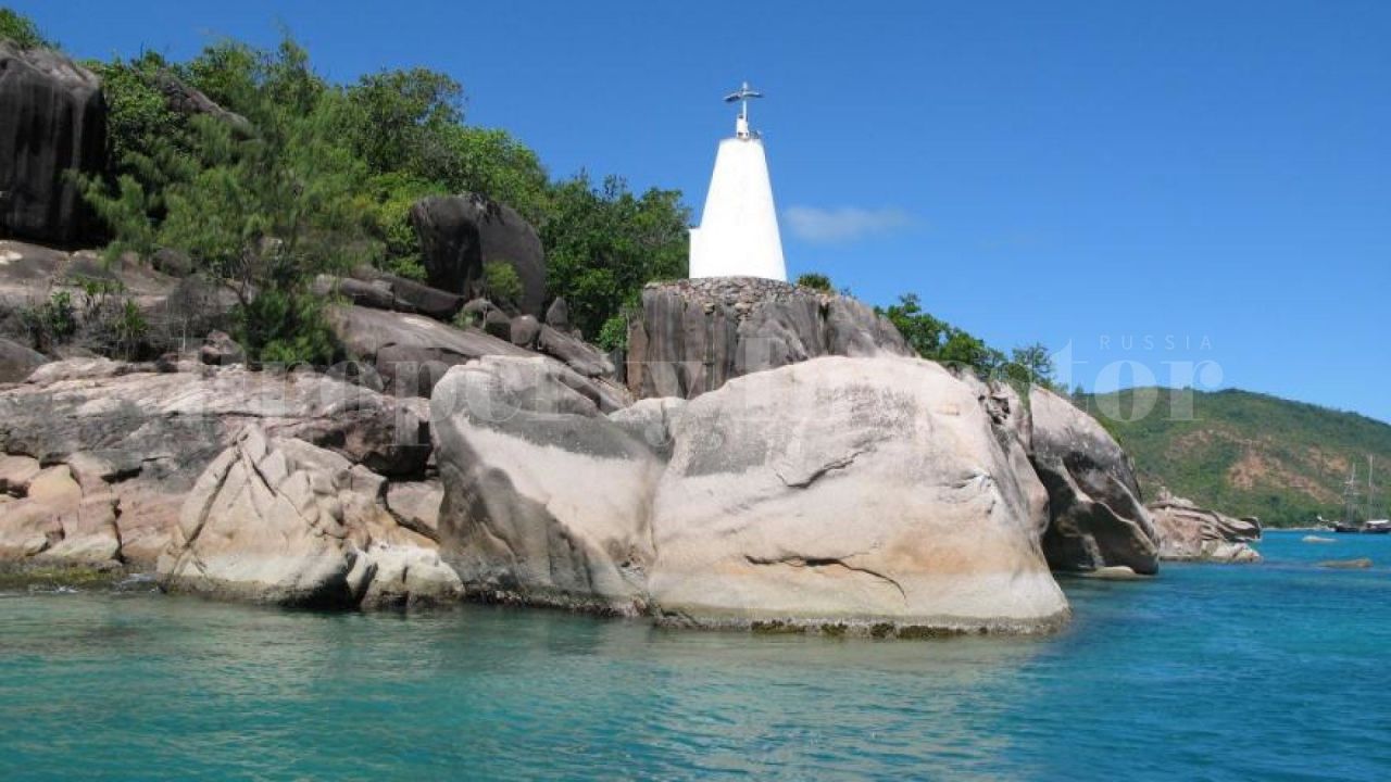 Land in Praslin, Seychelles, 4 hectares - picture 1
