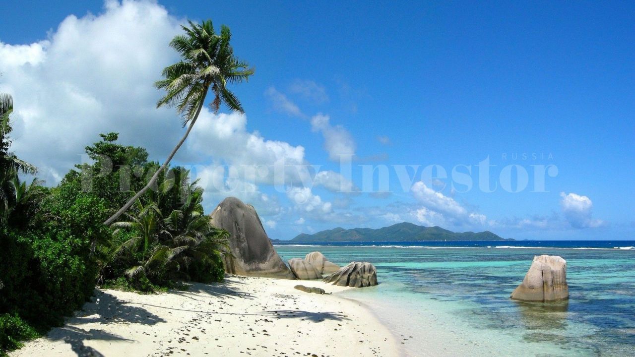 Land in Praslin, Seychelles, 3 000 sq.m - picture 1