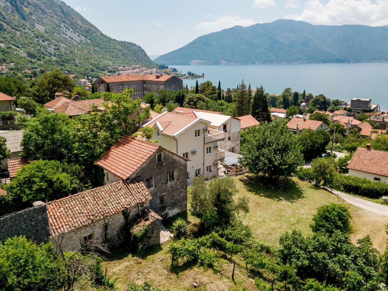 Grundstück in Risan, Montenegro, 890 m2 - Foto 1