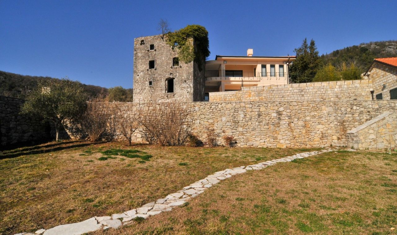 Villa in Herceg-Novi, Montenegro, 495 m2 - Foto 1