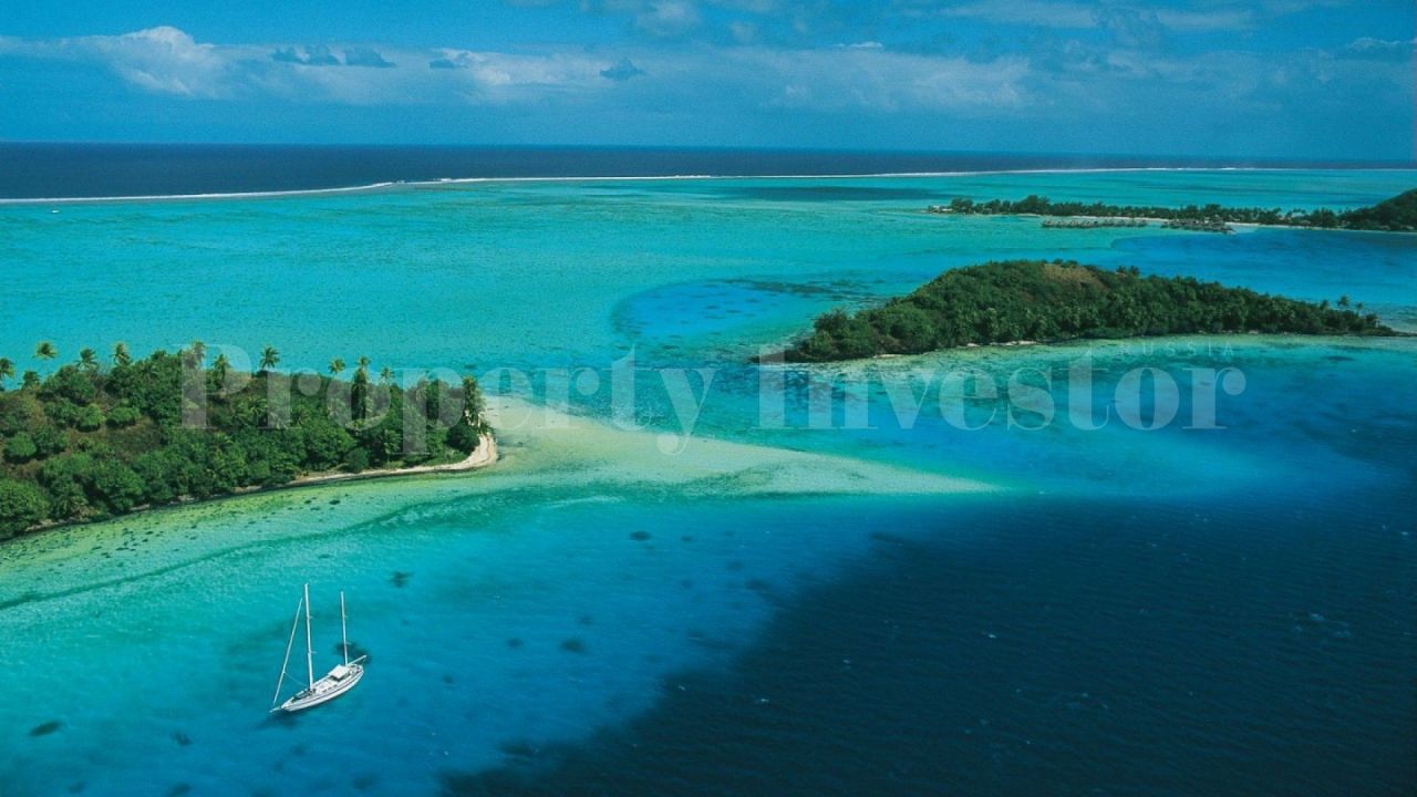 Island in Huahine, French Polynesia, 16.6 hectares - picture 1