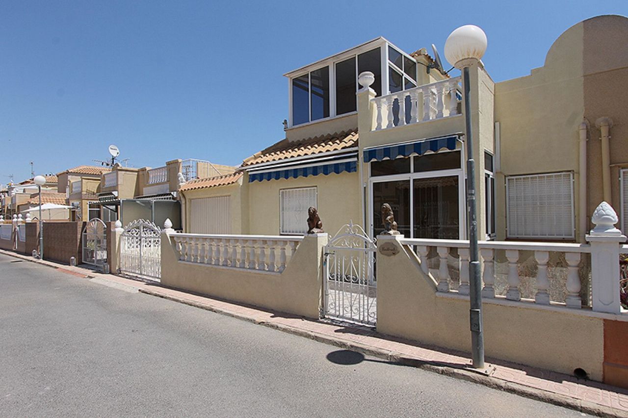 Bungalow in Torrevieja, Spain, 80 sq.m - picture 1