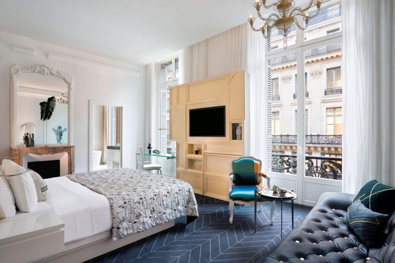 Hotel in 9th arrondissement of Paris, France, 15 000 sq.m - picture 1