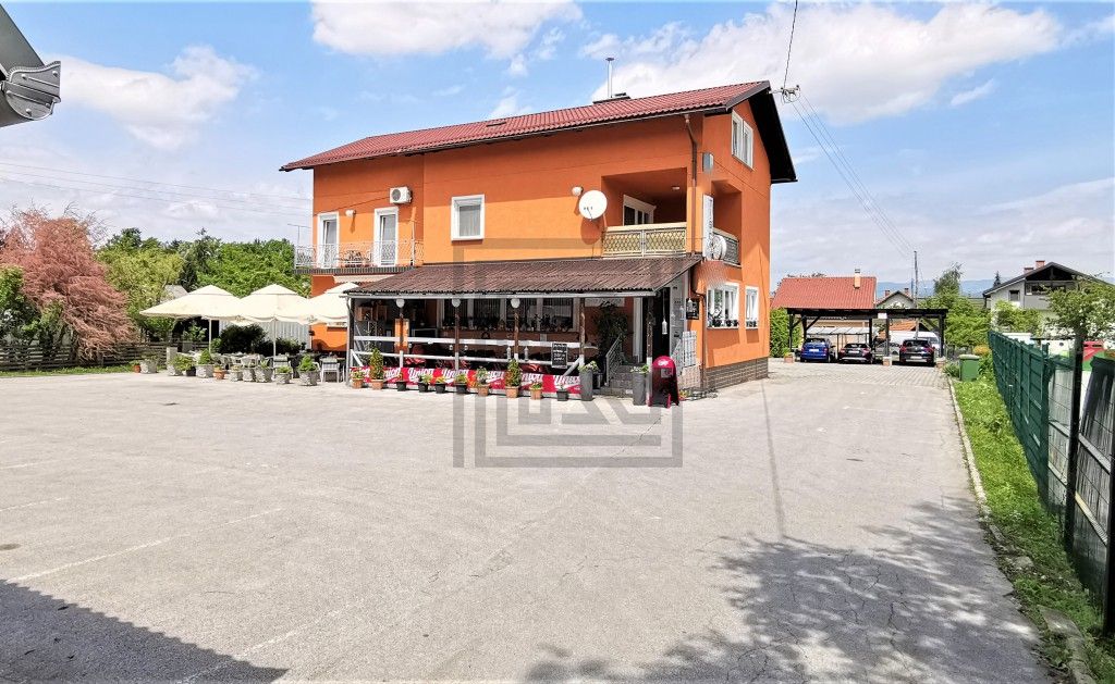 Commercial property in Celje, Slovenia, 864 sq.m - picture 1