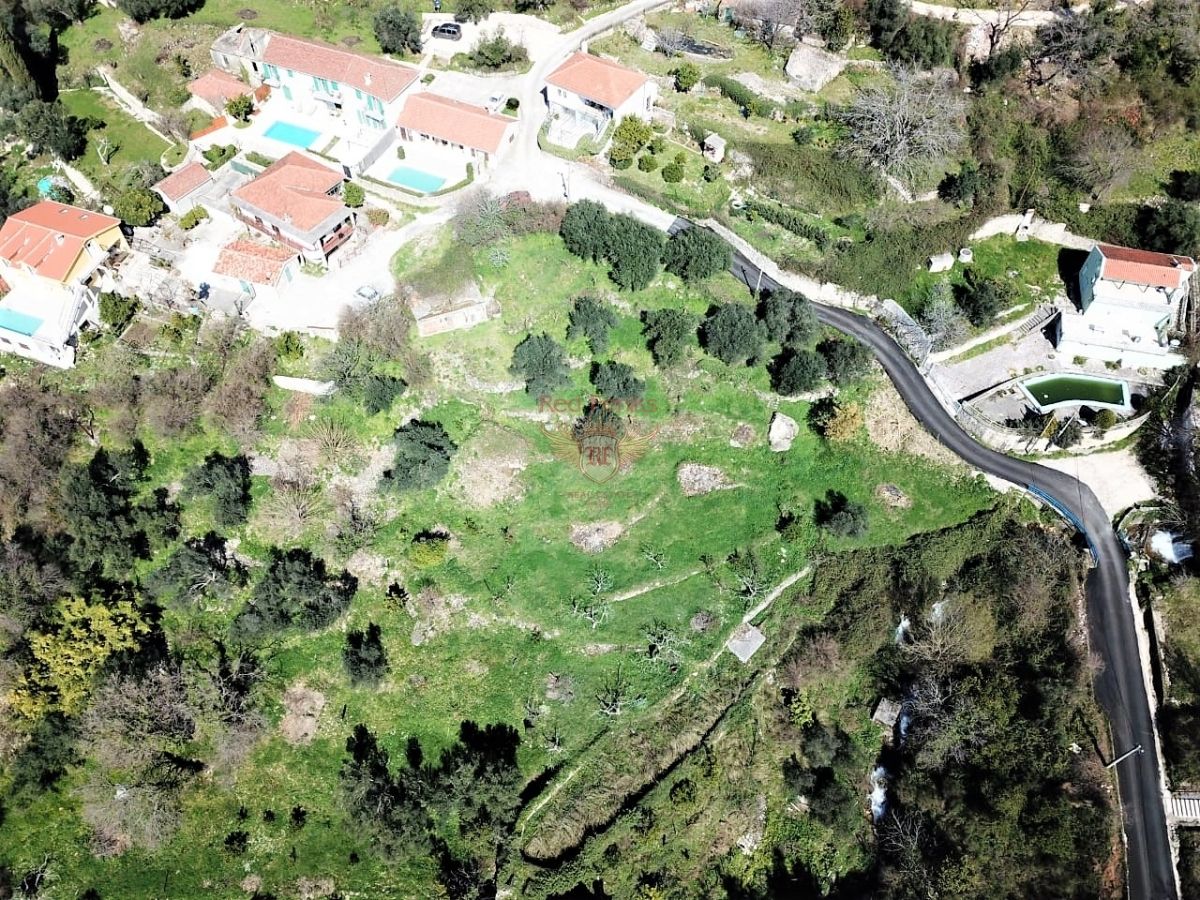 Terrain à Kotor, Monténégro, 2 063 m2 - image 1