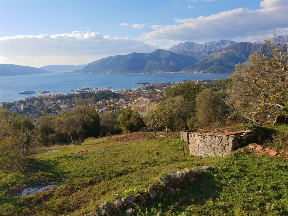 Grundstück in Tivat, Montenegro, 1 180 m2 - Foto 1