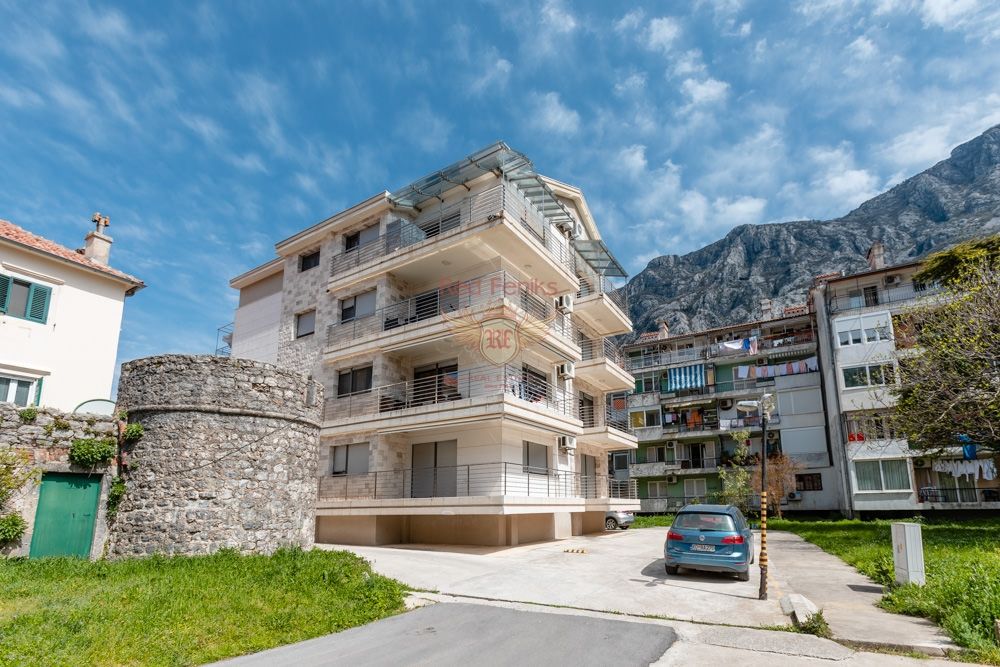Flat in Kotor, Montenegro, 130 sq.m - picture 1