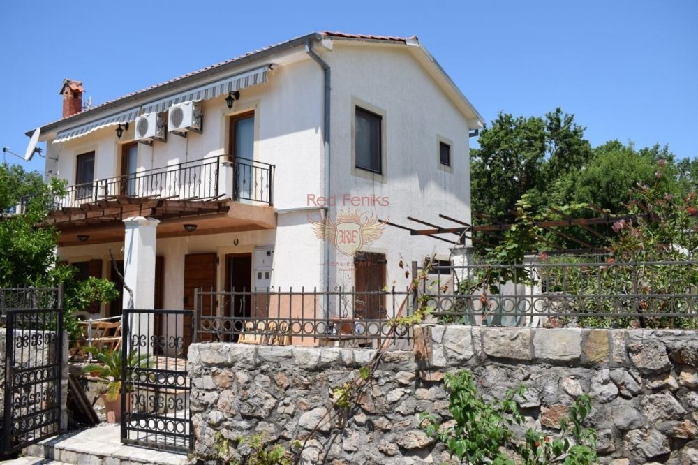 House in Budva, Montenegro, 250 sq.m - picture 1