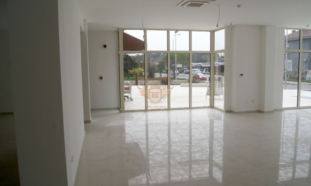 Commercial property in Tivat, Montenegro, 265 sq.m - picture 1