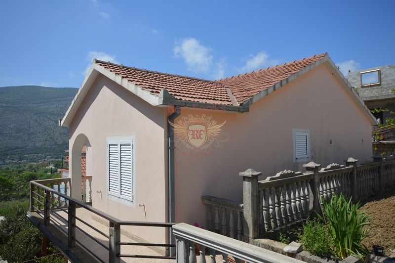 Haus in Herceg-Novi, Montenegro, 200 m2 - Foto 1