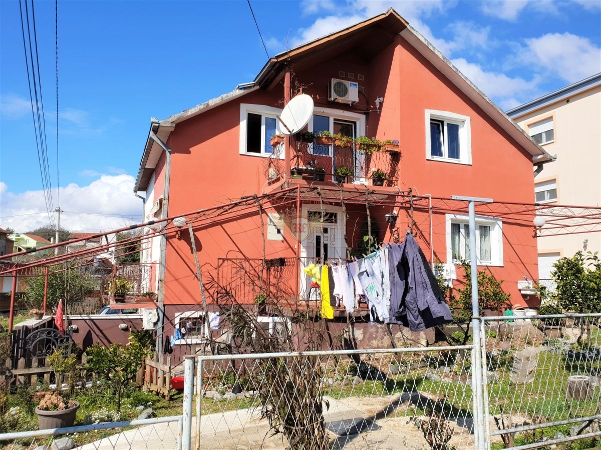 Haus in Tivat, Montenegro, 120 m2 - Foto 1