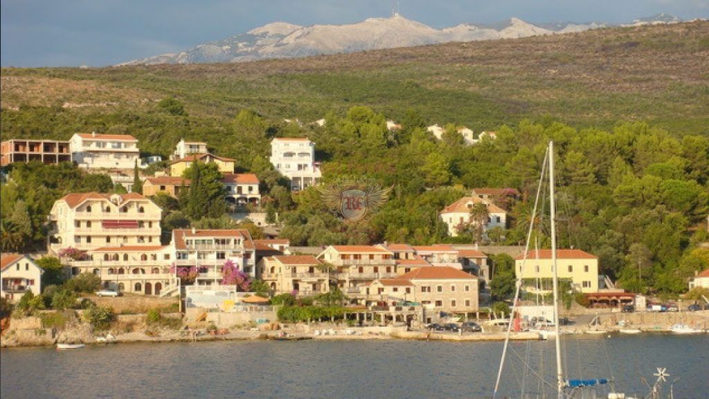 Land in Tivat, Montenegro, 1 514 sq.m - picture 1