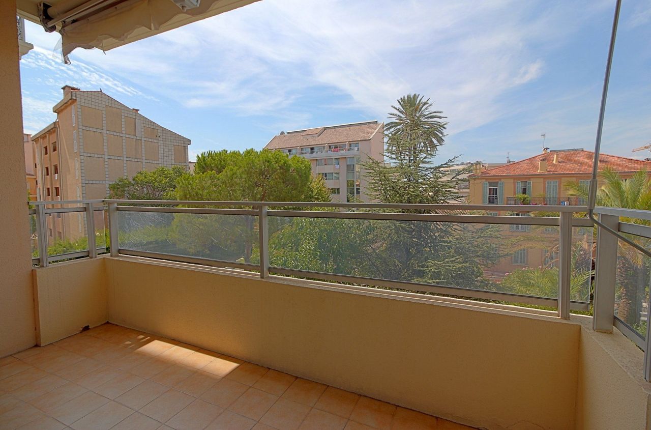 Flat in Cannes, France, 37 sq.m - picture 1