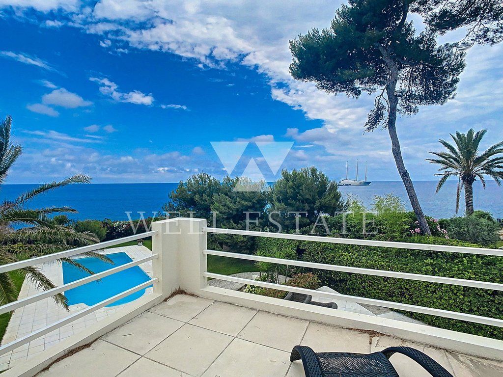 Villa in Antibes, France, 550 sq.m - picture 1