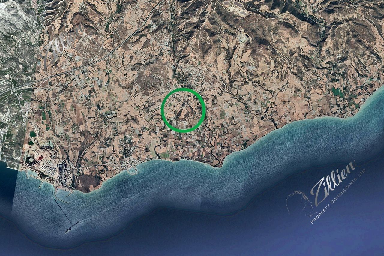 Land in Larnaca, Cyprus, 4 236 sq.m - picture 1