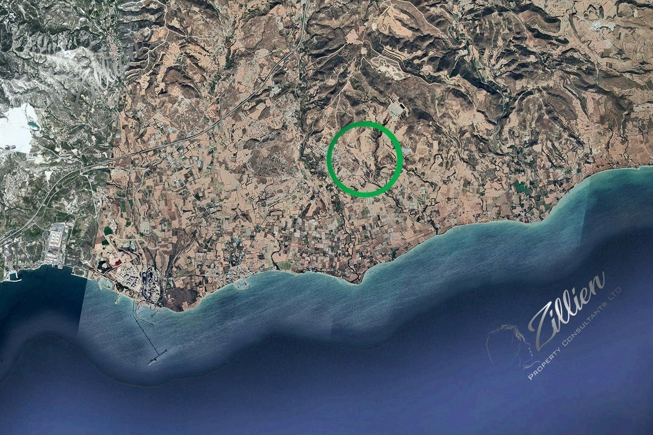 Grundstück in Larnaka, Zypern, 4 510 m2 - Foto 1
