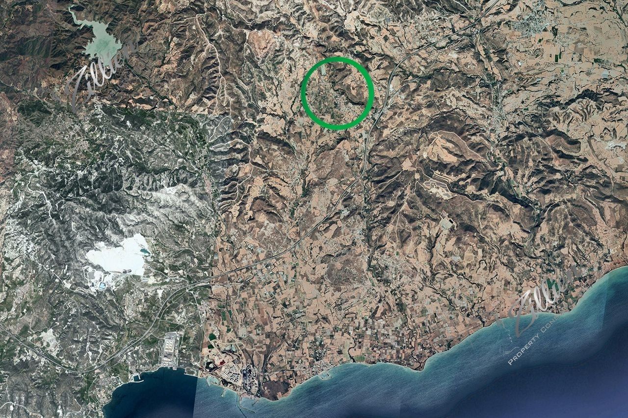 Terreno en Lárnaca, Chipre, 2 148 m2 - imagen 1