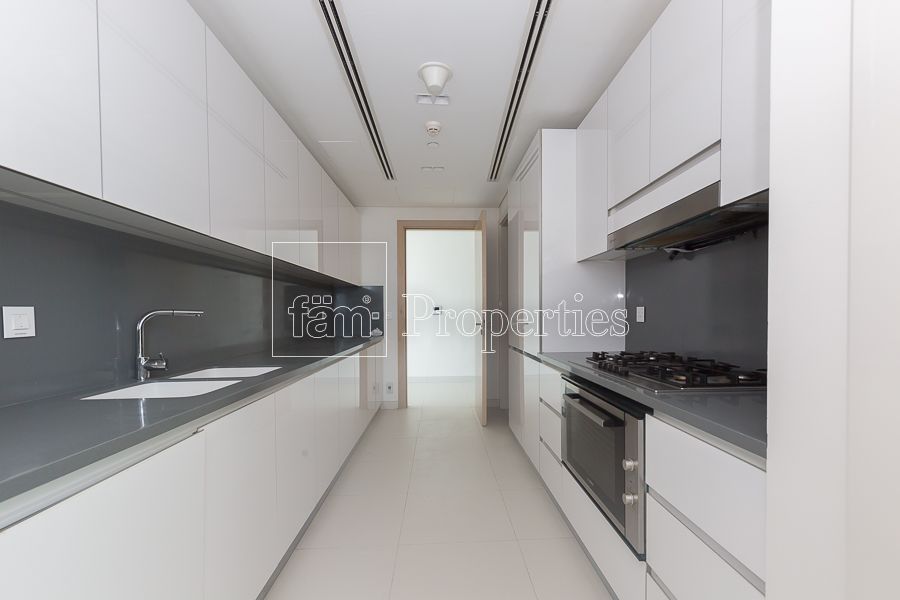 Apartment in Dubai, UAE, 154 sq.m - picture 1