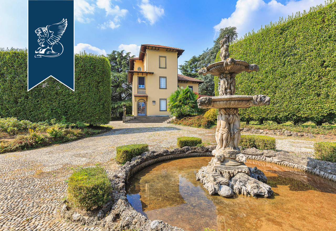 Villa in Lecco, Italy, 700 sq.m - picture 1