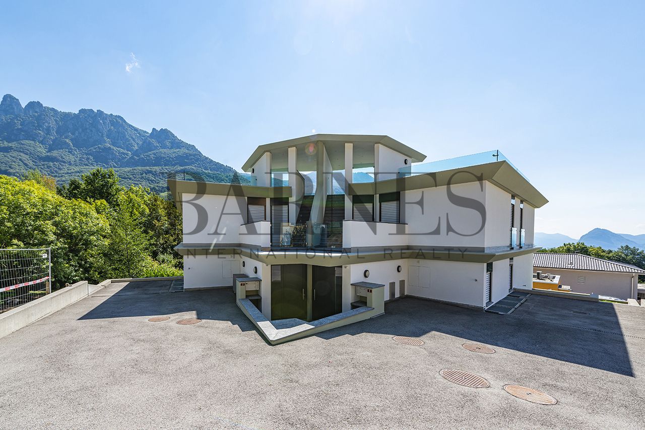 House in Lugano, Switzerland, 207 sq.m - picture 1