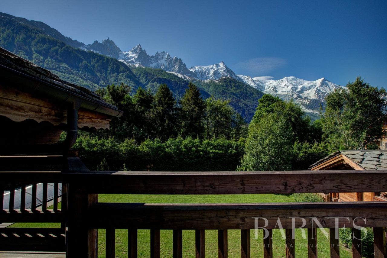 House in Chamonix, France, 257.7 sq.m - picture 1