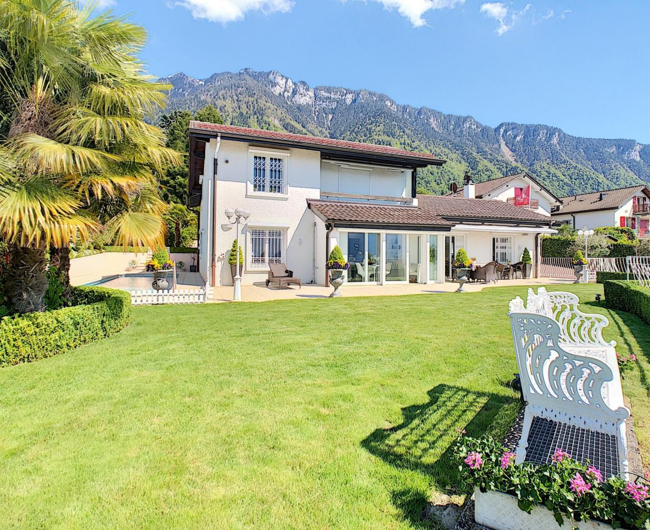 House Villeneuve, Switzerland, 268 sq.m - picture 1