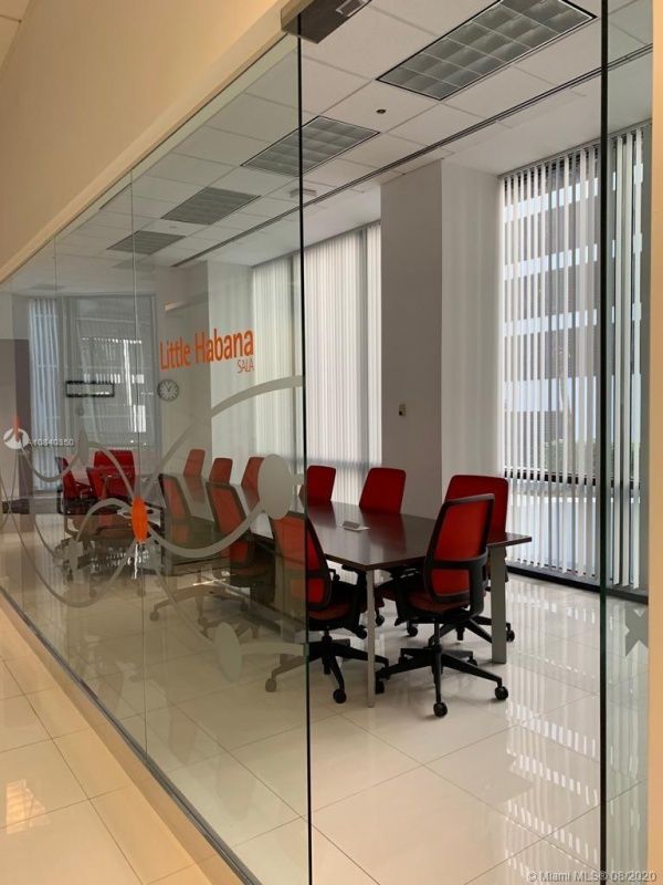 Oficina en Miami, Estados Unidos, 48 m2 - imagen 1