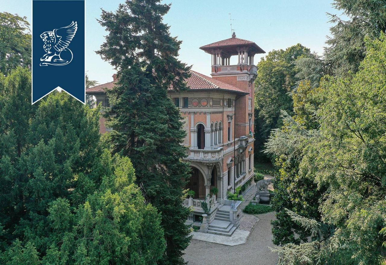 Villa in Reggio Emilia, Italy, 1 000 sq.m - picture 1