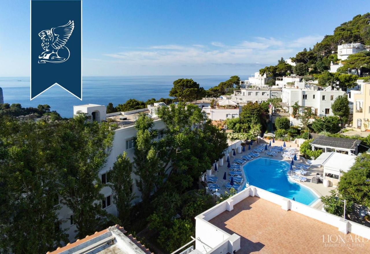 Hotel en Capri, Italia, 1 700 m2 - imagen 1