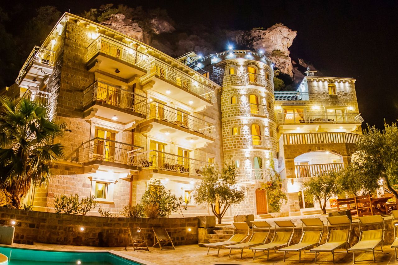 Hotel in Budva, Montenegro, 1 350 sq.m - picture 1