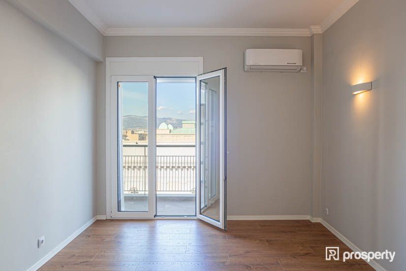 Flat in Athens, Greece, 52 sq.m - picture 1