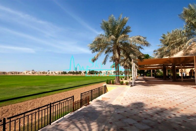 Villa in Dubai, UAE, 557.9 sq.m - picture 1