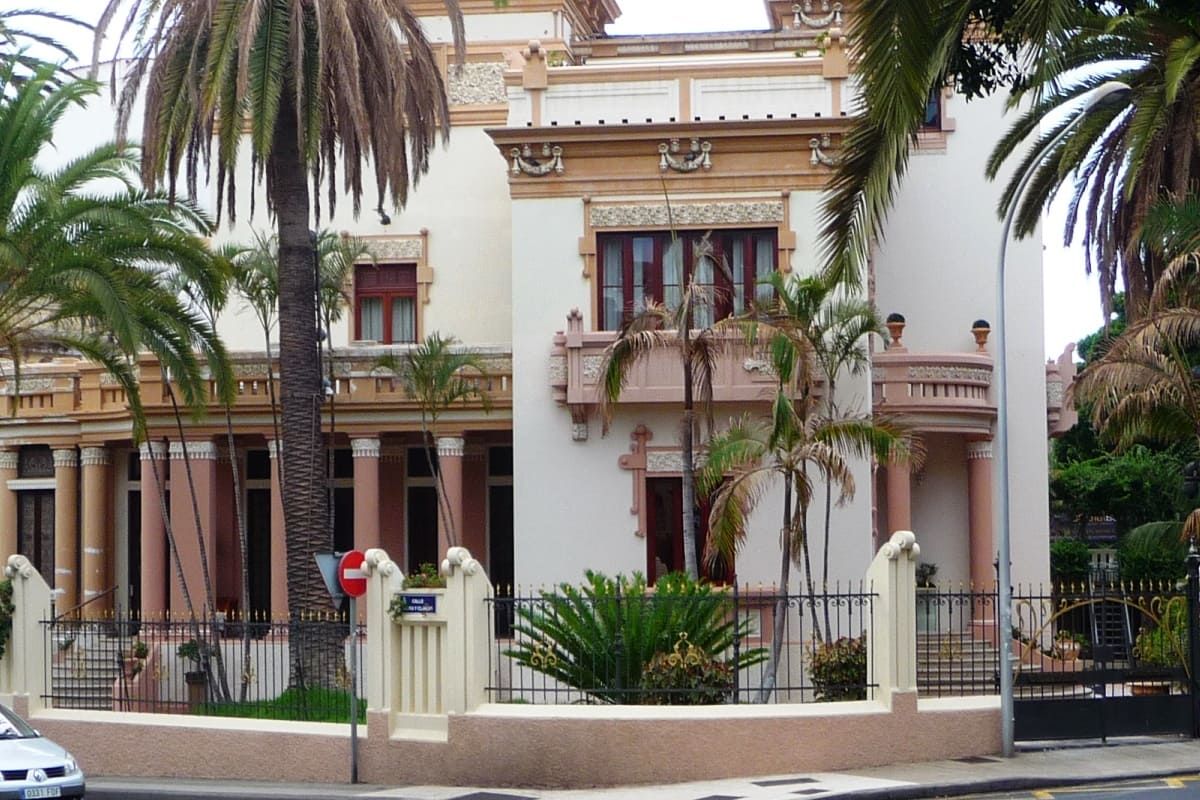 Mansion in Santa Cruz de Tenerife, Spain, 955 sq.m - picture 1