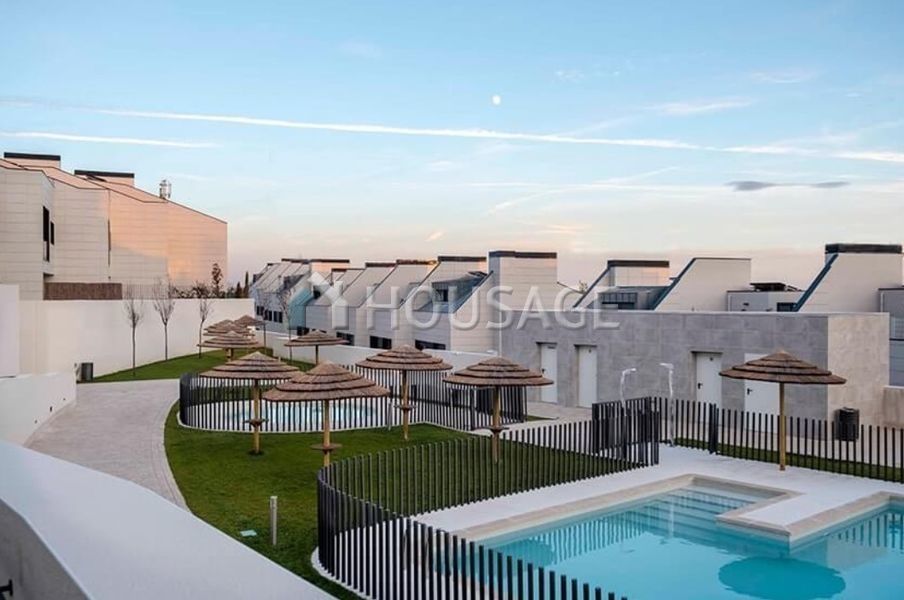 Townhouse in Madrid, Spain, 311 sq.m - picture 1