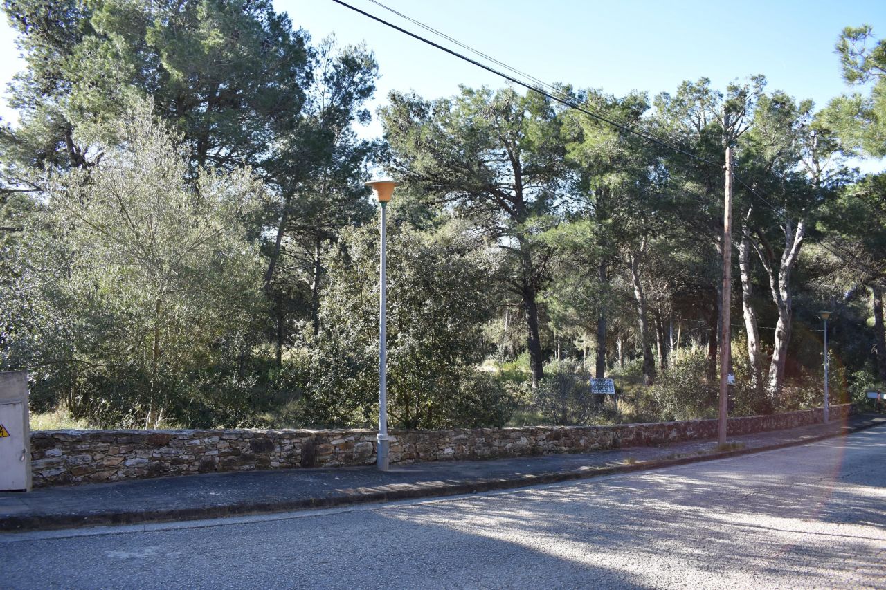 Land in Begur, Spain, 1 590 sq.m - picture 1