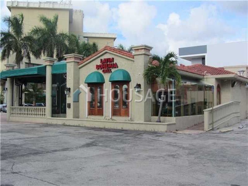 Commercial property in Coral Gables, USA - picture 1