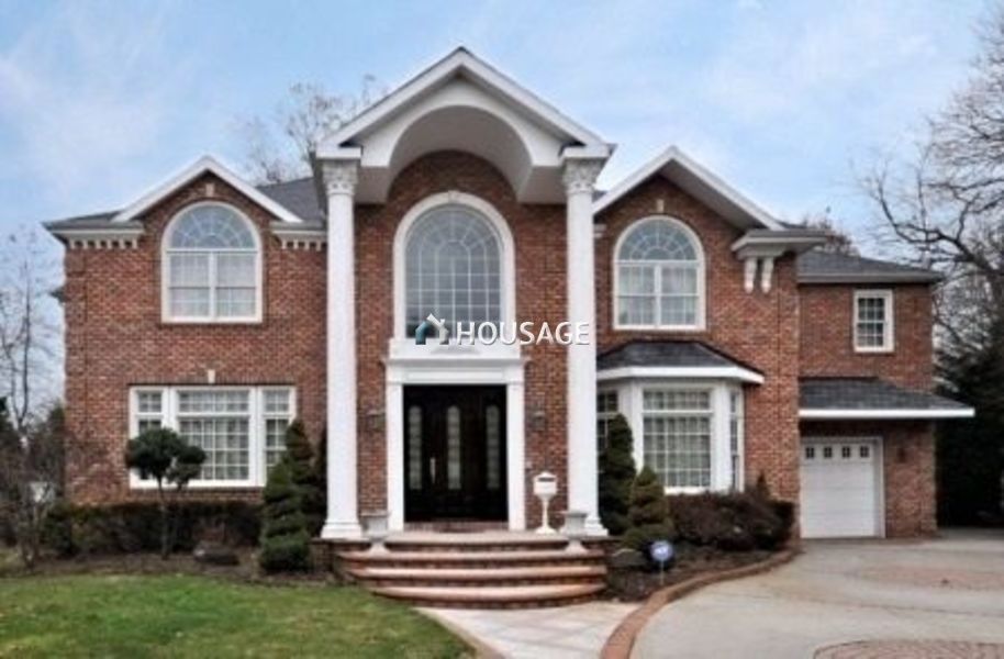 House in Long Island, USA, 869 sq.m - picture 1