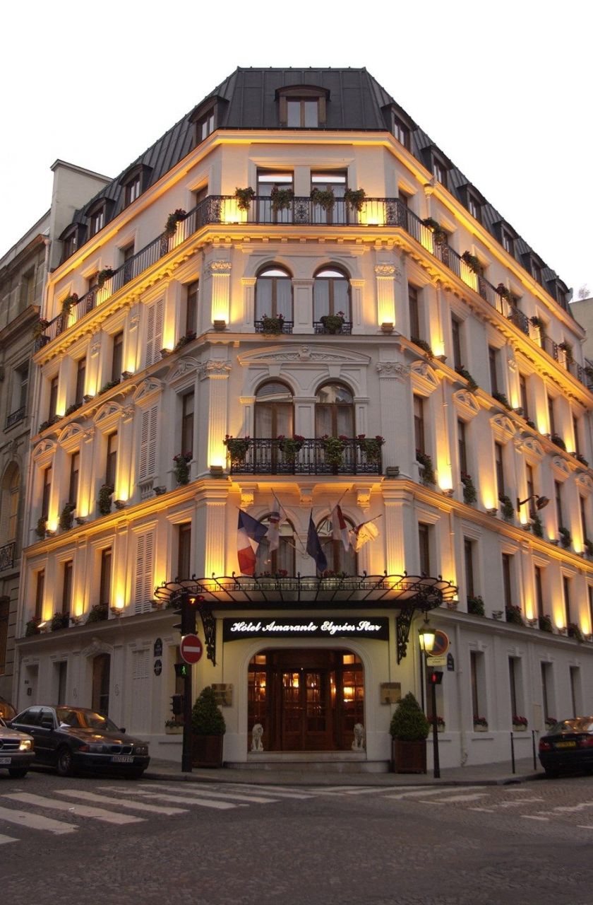 Hotel in 8th arrondissement of Paris, France, 990 sq.m - picture 1