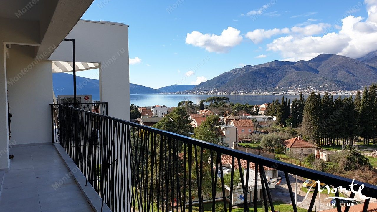 Penthouse in Tivat, Montenegro, 101 sq.m - picture 1